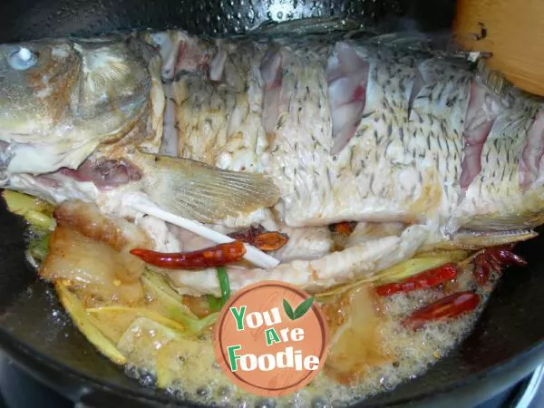 Braised carp in brown sauce