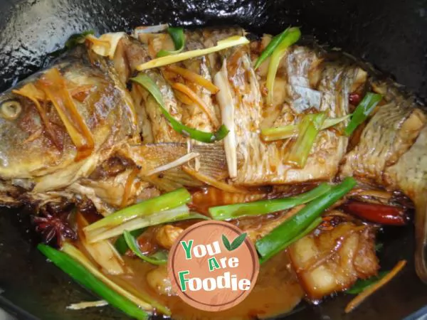 Braised carp in brown sauce