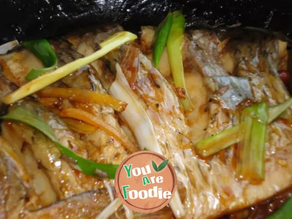 Braised carp in brown sauce