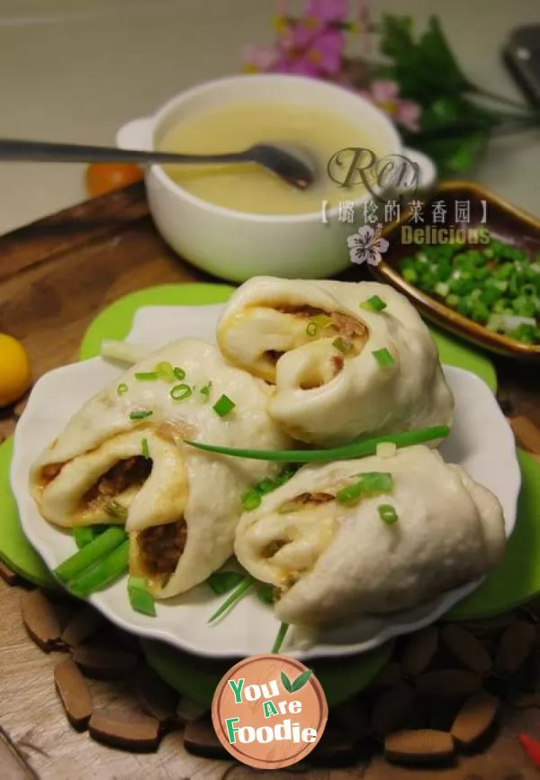 Guangdong new year's appetizer made of flour -- [instant roll for getting rich]