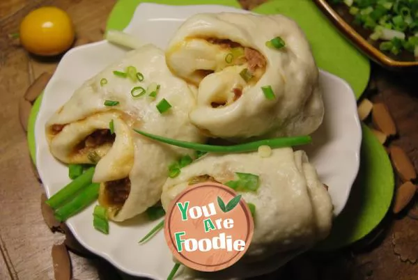 Guangdong new year's appetizer made of flour -- [instant roll for getting rich]