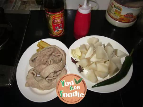 [braised donkey intestines with radish] make the most delicious home-made dish with the simplest materials