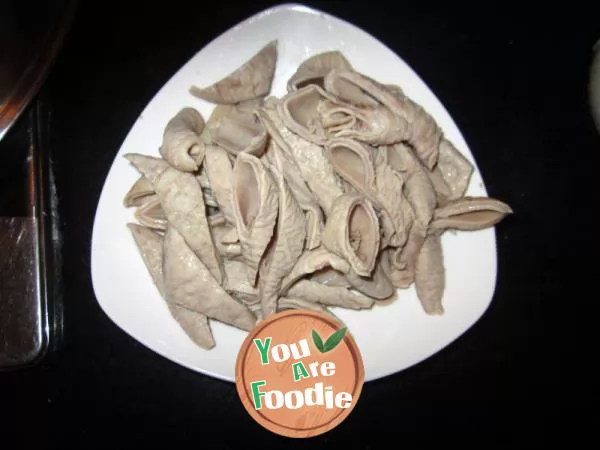 [braised donkey intestines with radish] make the most delicious home-made dish with the simplest materials