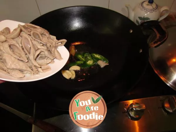 [braised donkey intestines with radish] make the most delicious home-made dish with the simplest materials