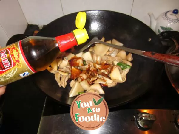 [braised donkey intestines with radish] make the most delicious home-made dish with the simplest materials
