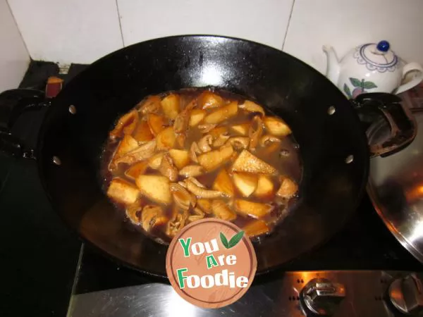 [braised donkey intestines with radish] make the most delicious home-made dish with the simplest materials