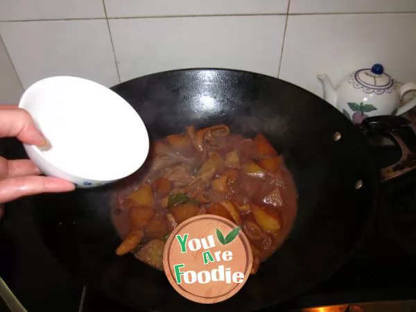 [braised donkey intestines with radish] make the most delicious home-made dish with the simplest materials