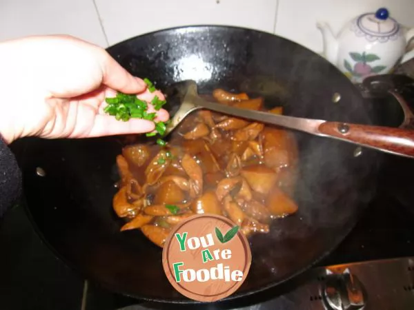 [braised donkey intestines with radish] make the most delicious home-made dish with the simplest materials