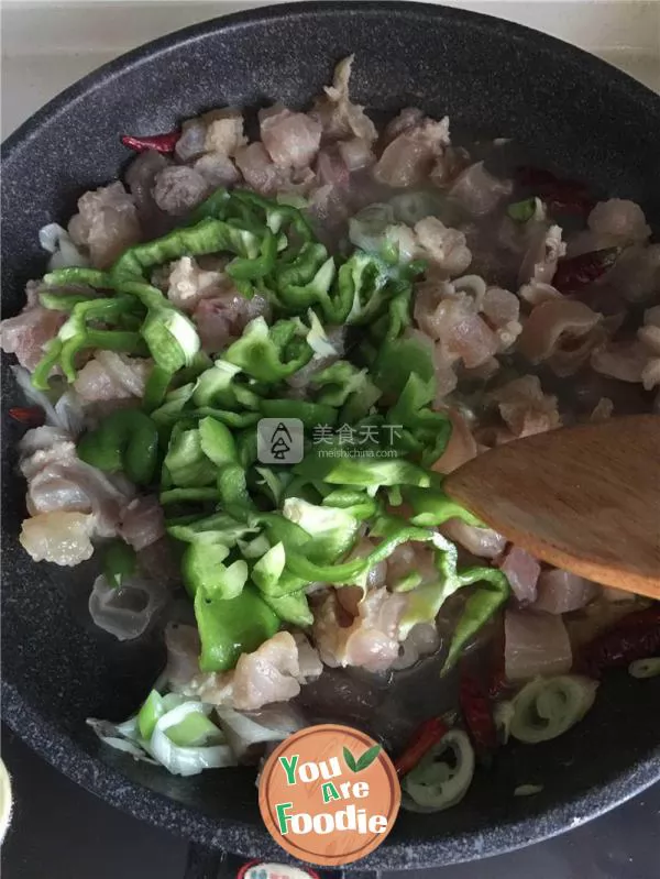 Braised beef tendon in chili sauce