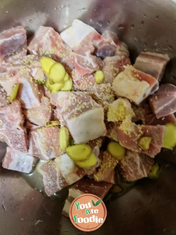 Steamed spare ribs with millet (meat)