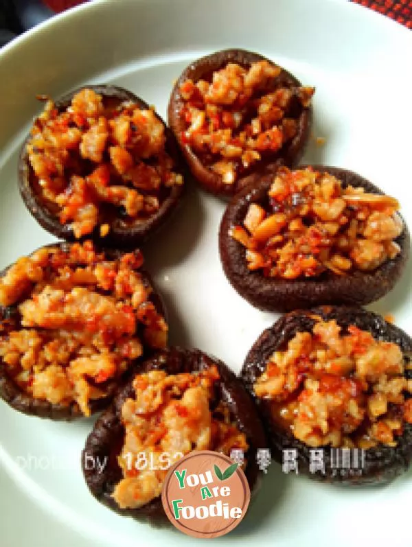 More delicious nutrition: minced meat stuffed with mushrooms