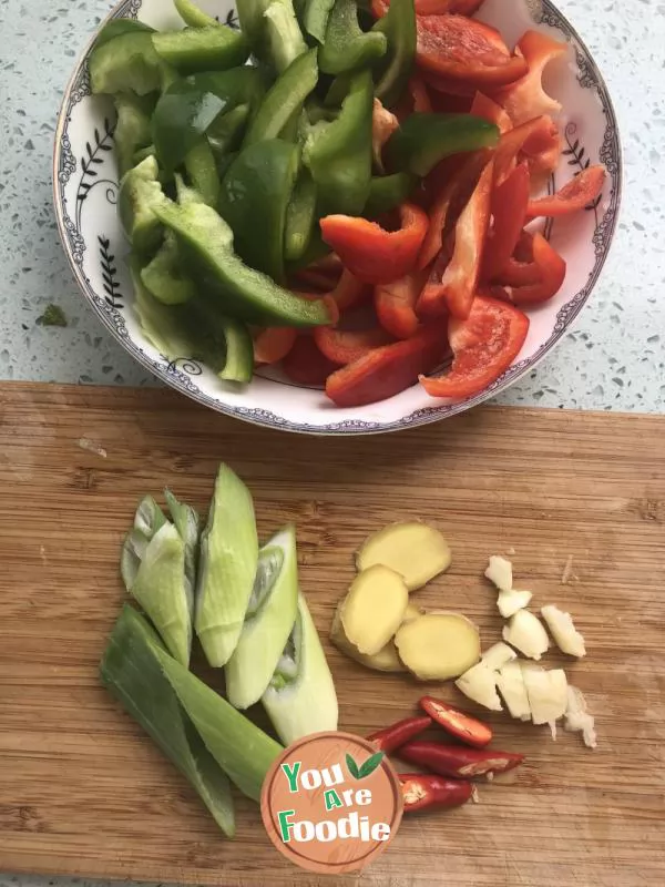 Double cooked pork with green and red pepper