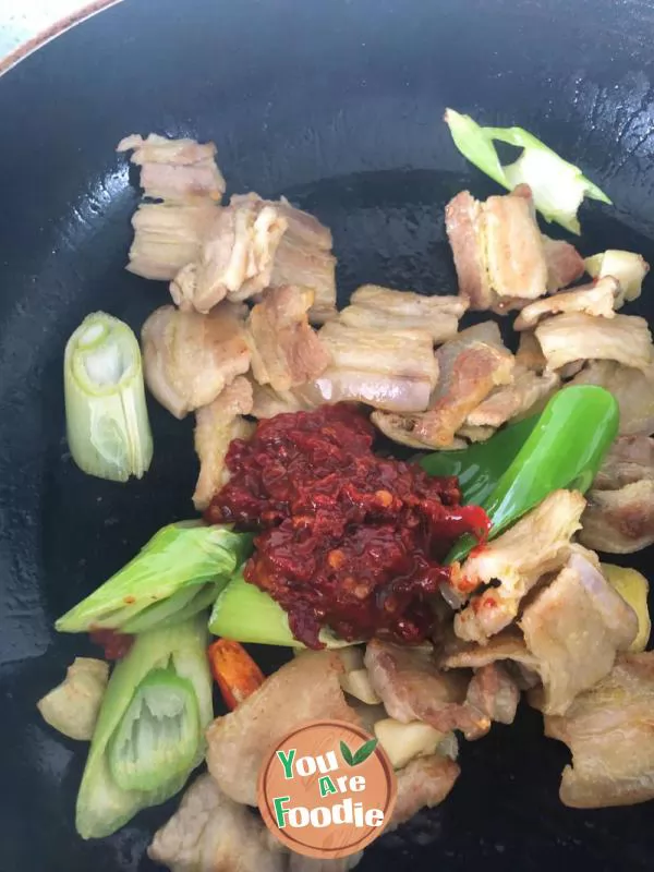 Double cooked pork with green and red pepper