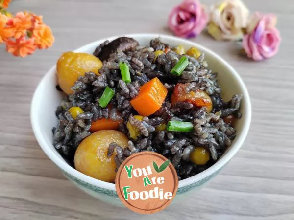 Stewed rice with potatoes and black rice