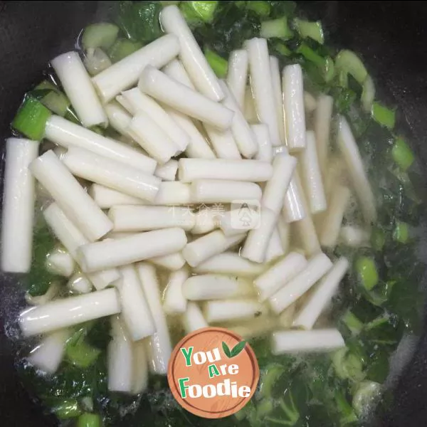 Finger rice cake with shredded pork and green vegetables