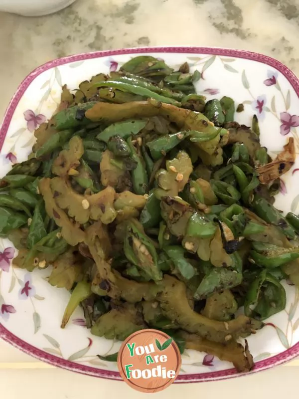 Stir-fried-balsam-pear-with-green-pepper