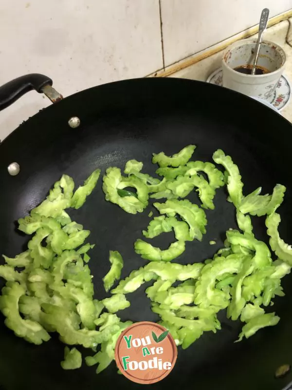 Stir fried balsam pear with green pepper