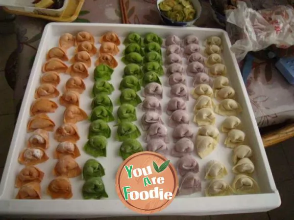 Colorful horseshoe small wonton