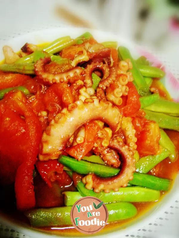 Octopus and green beans in tomato sauce