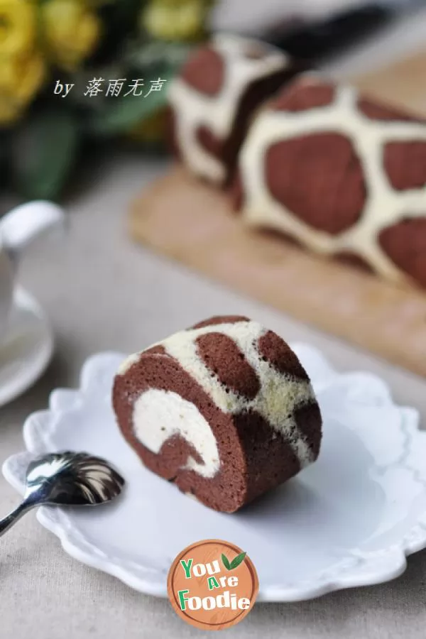 Giraffe-cream-cake-roll