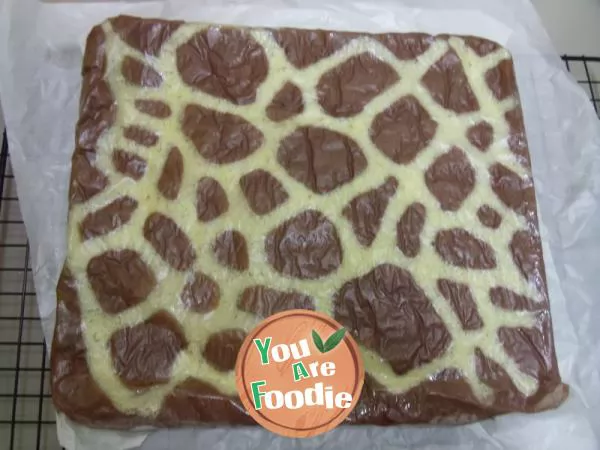 Giraffe cream cake roll