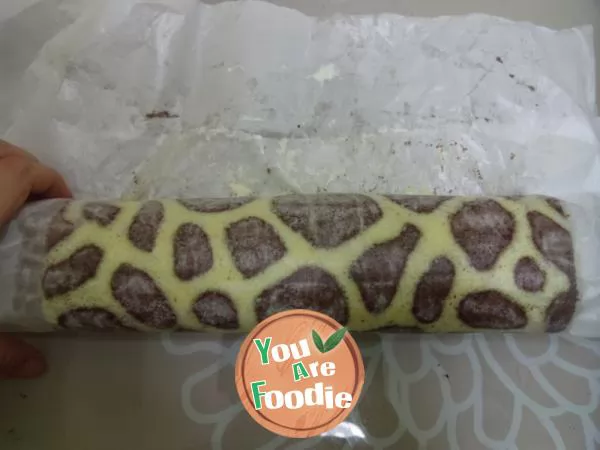 Giraffe cream cake roll