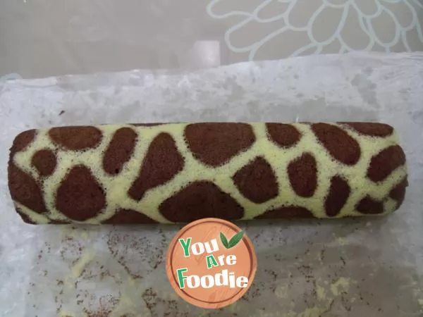 Giraffe cream cake roll