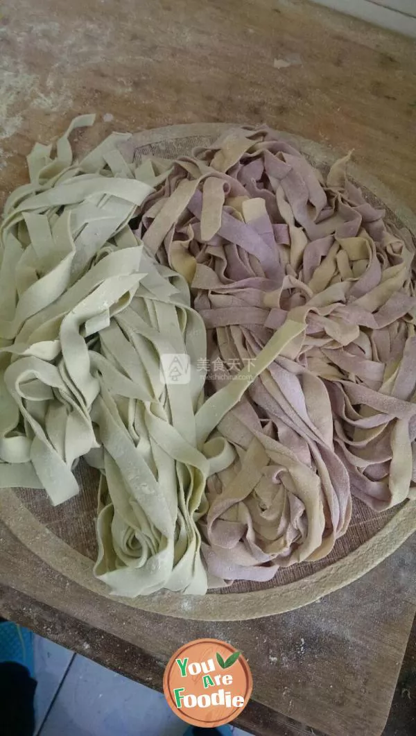 Two color noodles