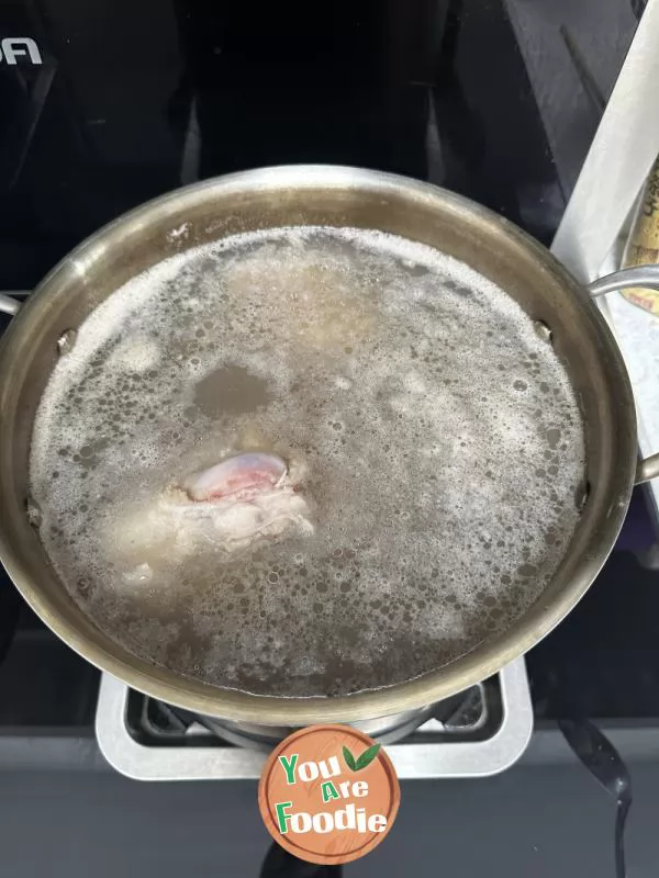 Stewed bones in a tube