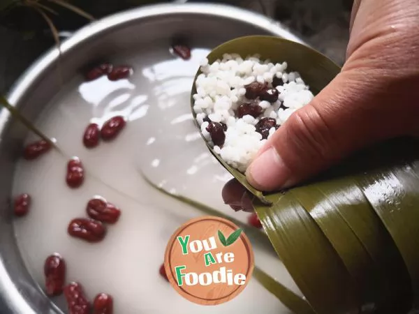 Rice dumplings with red dates and honey beans