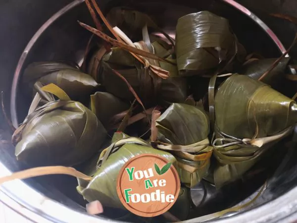 Rice dumplings with red dates and honey beans