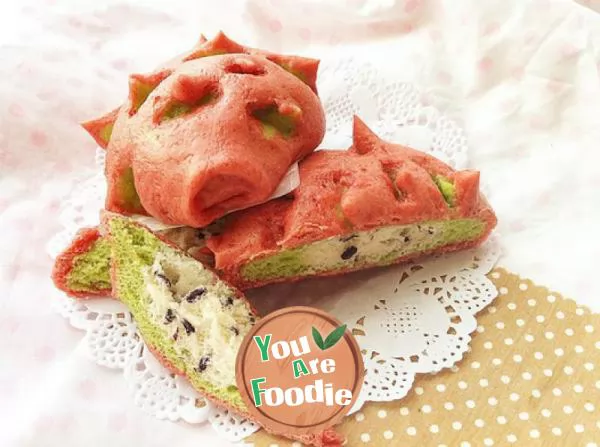 Dragon fruit steamed bread