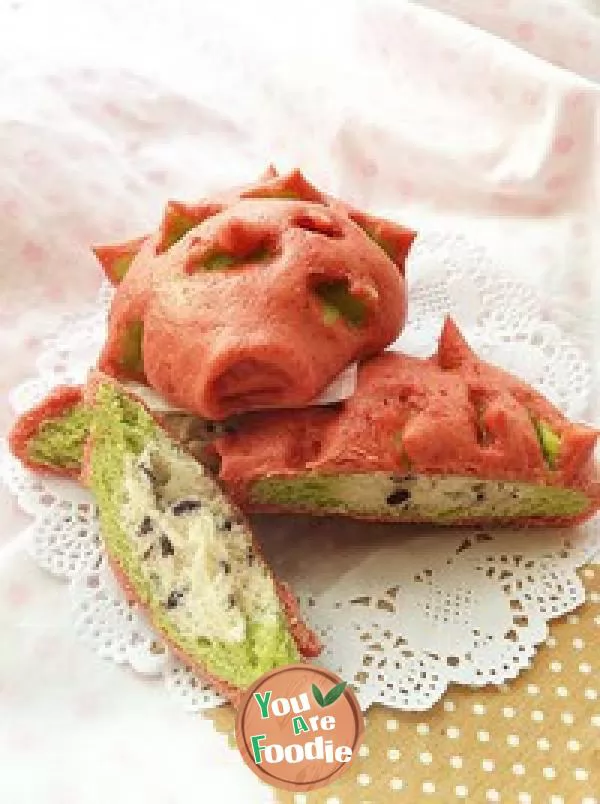 Dragon fruit steamed bread