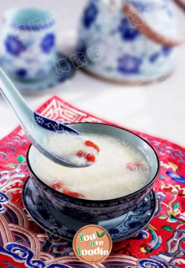 A-good-beauty-product---stewed-egg-with-Chinese-wolfberry-wine