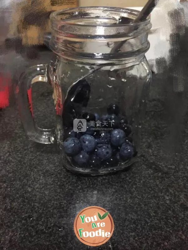 Blueberry bubble water