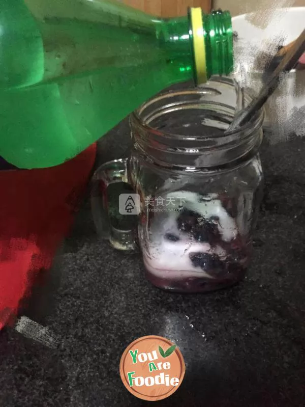 Blueberry bubble water