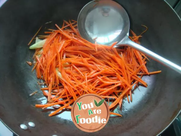 Simple Kwai stir fry ~ ~ stir fried shredded carrot with vegetable