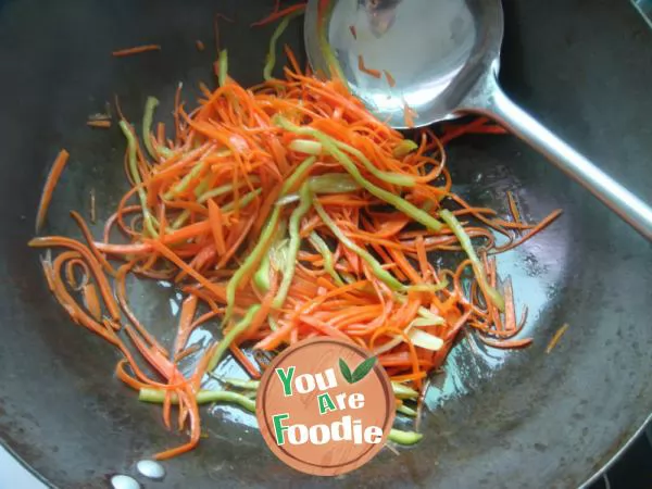 Simple Kwai stir fry ~ ~ stir fried shredded carrot with vegetable