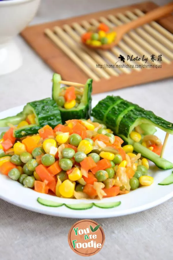 Mixed-vegetable-and-cucumber-barrel