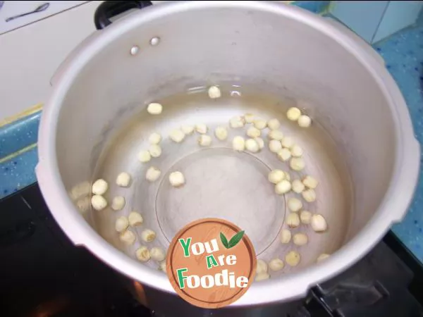 Congee with tremella, lotus seeds and mung beans