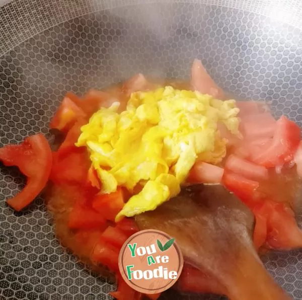 Scrambled egg with tomato