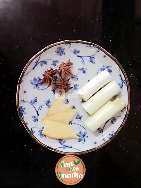 Stewed beef with radish and potato