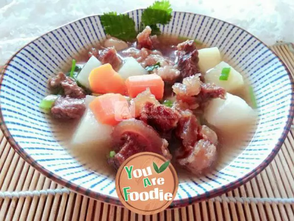 Stewed beef with radish and potato