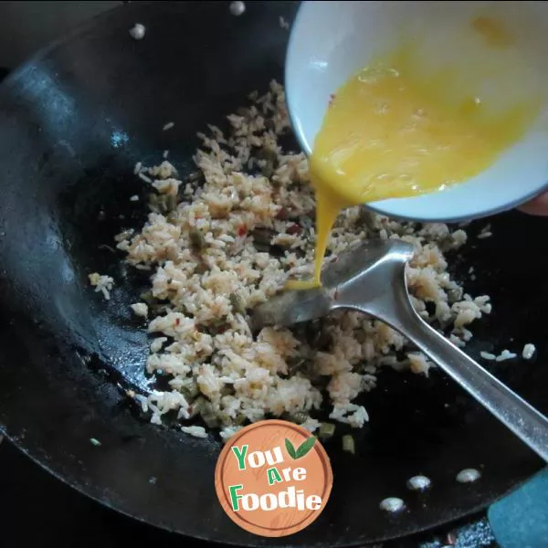 Fried rice with salted beans and eggs