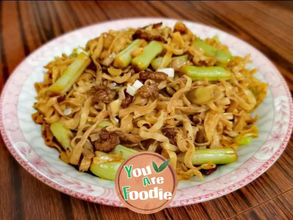 Stewed-noodles-with-pork-and-beans