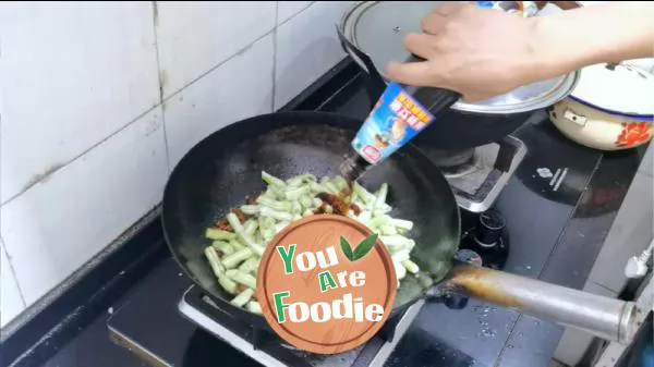 Stewed noodles with pork and beans