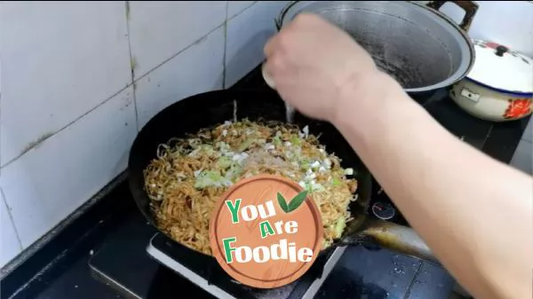 Stewed noodles with pork and beans