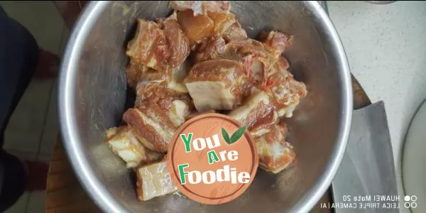 Braised spareribs with mushrooms
