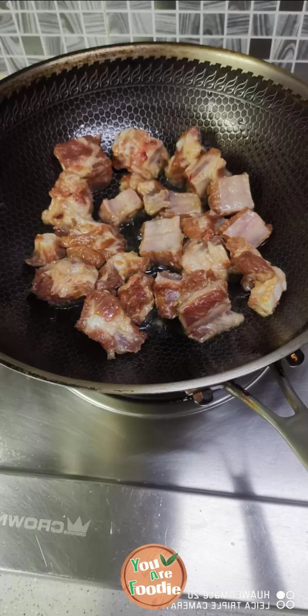 Braised spareribs with mushrooms