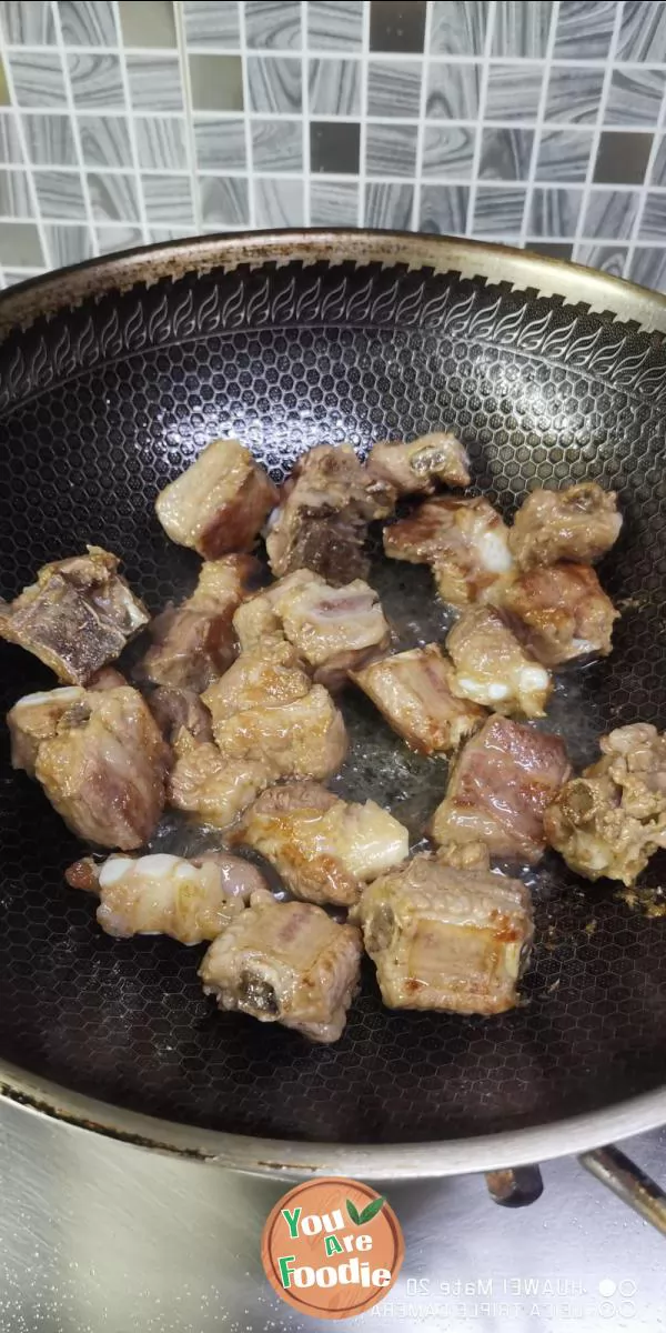 Braised spareribs with mushrooms